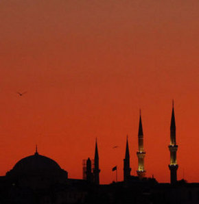 Belgrad'da cami kundaklandı