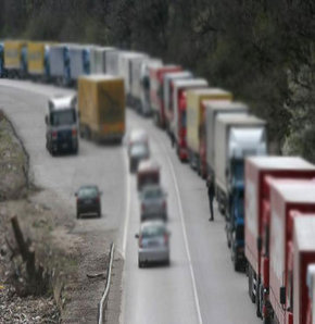 Kapıkule'de 9 kilometre tır kuyruğu