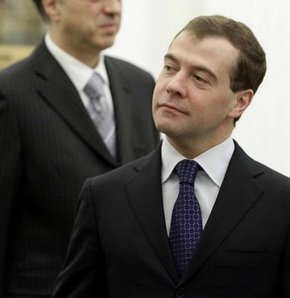 Medvedev'e karaborsadan hediye