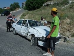 Demirci’de Maddi Hasarlı Trafik Kazası