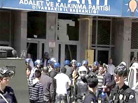 Diyarbakır AK Parti teşkilatına saldırı