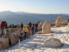 Nemrut Dağı'na ziyaretçi akını